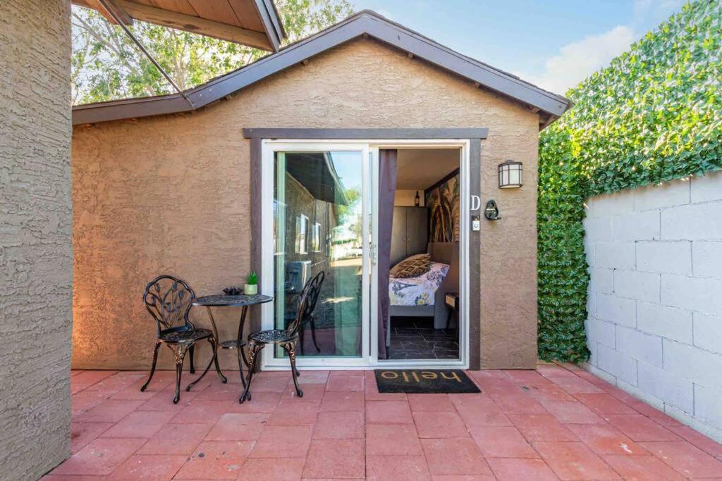 Your Tiny Downtown Home With Backyard Unit D 피닉스 외부 사진