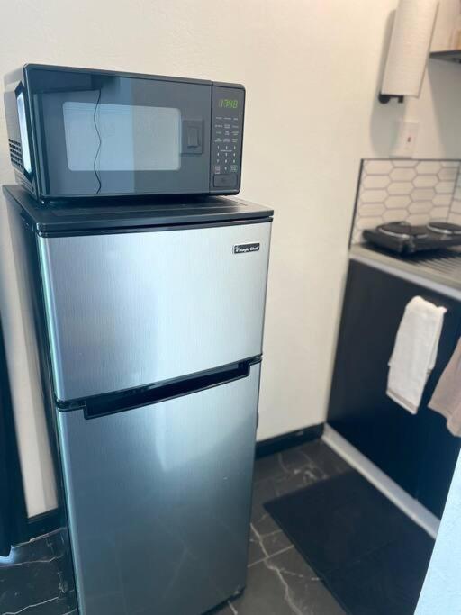 Your Tiny Downtown Home With Backyard Unit D 피닉스 외부 사진